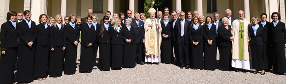 il cardinale Scola con la Schola Cantorum il cardinale Scola con la Schola Cantorum